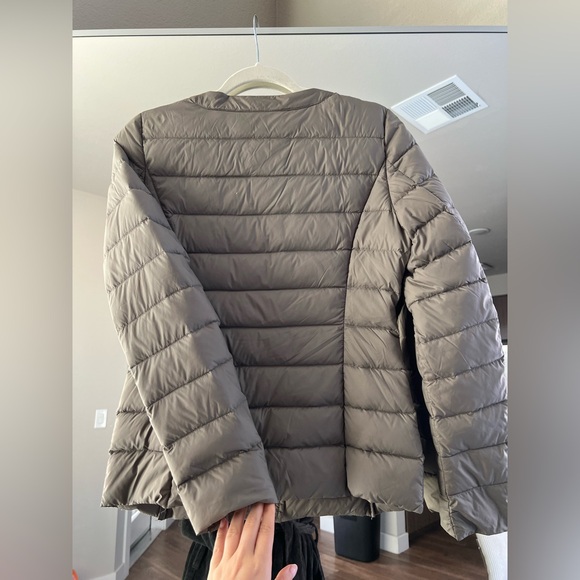 Ultra Light Down Jacket - 80% duck down and 20% feather-size S/M - Picture 4 of 8